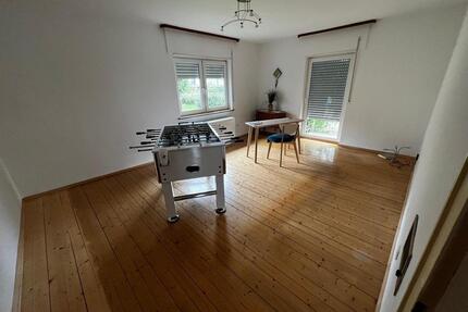 Helle 4 Zimmer-Wohnung mit 2 Bädern, Garten und Garage - Elztal