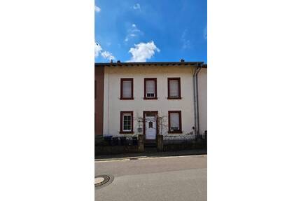 Wohnhaus mit Garten - 189.000,00&nbsp;EUR Kaufpreis, in Mettlach (PLZ: 66693)
