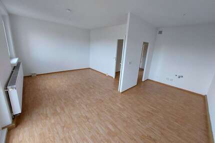 Wohnung zum Mieten in Suhl 270,53 € 54.46 m²