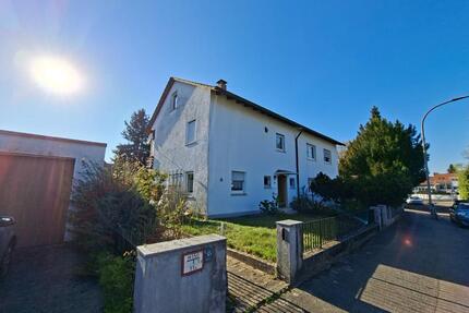 Doppelhaushälfte mit Potenzial in Offenburg-Nordoststadt - Seelbach