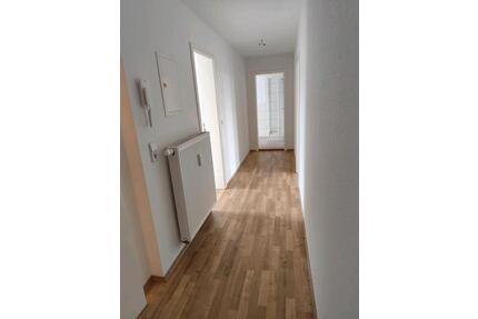 3-Raum Dachgeschosswohnung - 345,00&nbsp;EUR Kaltmiete, ca.&nbsp; 59,00&nbsp;m&sup2; in Glauchau (PLZ: 08371)