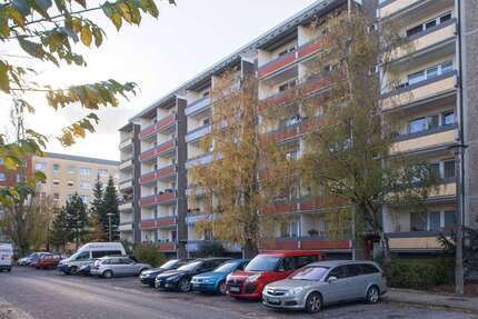 Wohnung zum Mieten in Neubrandenburg 303,00 € 60.76 m²