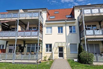 Frisch renovierte 2-Raumwohnung im Dachgeschoß mit Balkon - Merseburg