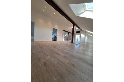 Wohnen mit Weite und Licht – 110 m² Dachgeschoss, 2 Balkone & Nat - Welschbillig
