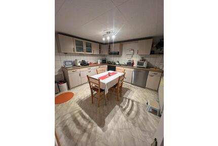 Wohnhaus, Monteur WG Zentralheiz. Kachelofen Eisfeld Schleusingen