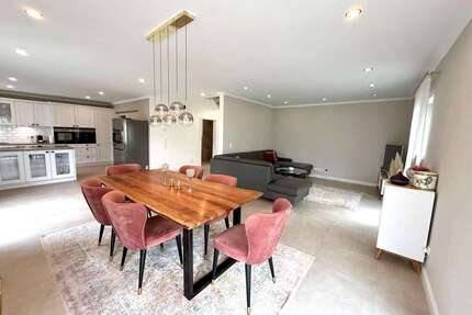 Haus zum Kaufen in Lingenfeld 600.000,00 € 187.17 m²