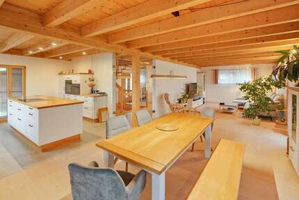 Haus zum Kaufen in Adelshofen 1.360.000,00 € 211.75 m²