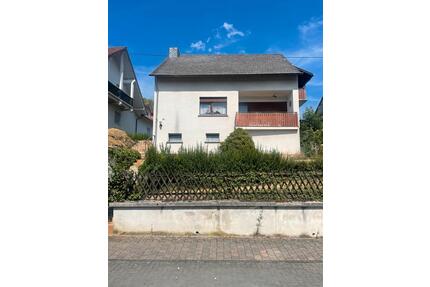 Einfamilienhaus - 275.000,00&nbsp;EUR Kaufpreis, ca.&nbsp; 164,00&nbsp;m&sup2; in Waldrach (PLZ: 54320)