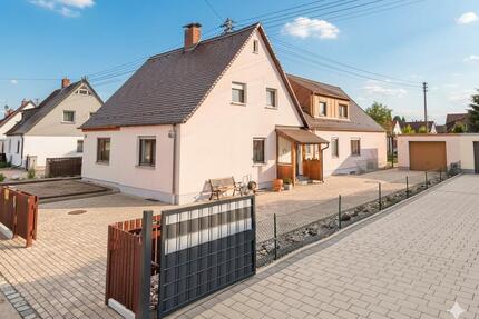 DDH in Traumhafter Lage! - 500.000,00&nbsp;EUR Kaufpreis, ca.&nbsp; 125,00&nbsp;m&sup2; in Augsburg (PLZ: 86156) Bärenkeller