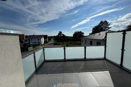 Einbauküche, 2 KFZ-Stellpl., großer TerrasseBalkon - 3 ZKB-Dachgeschoss - wie neu! - Gachenbach / Peutenhausen