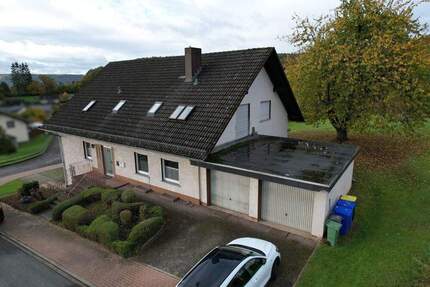 Mehrfamilienhaus mit Doppelgarage in Beverungen-Blankenau