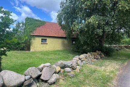 1.000 m2 Feldsteinscheune mit 400 m2 Rohbauwohnung und Gartenhaus - Grabowhöfe