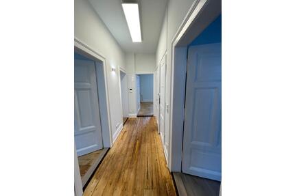 ***Altbauperle Mehrfamilienhaus7Wohneinheiten***5,14% Rendite - Frankfurt am Main Nord-West