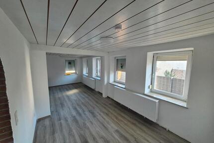 **Attraktive,helle 6-Zimmer-Wohnung mit Garten** - Ichenhausen