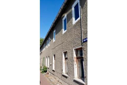 Doppelhaus Hälfte zu verkaufen 8 Zimmer 2 Bäder - Egeln