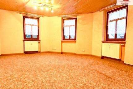 Modernes Tageslichtbad mit Dusche - Einbauküche - 3-Raum-Wohnung in Schlettau im Dachgeschoss!