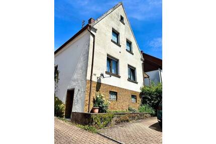 Eppelborn-OT: freist. Einfam.-Haus mit gr. Garage