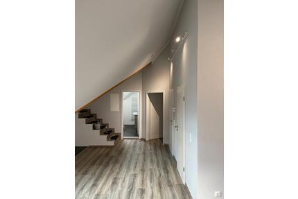 Lichtdurchflutete DG Wohnung - zentral und ruhig inkl. EBK - Birstein