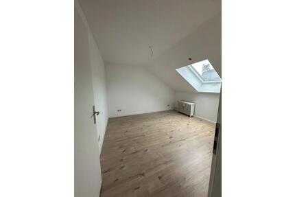 Zentrale 2-ZKB Dachgeschosswohnung direkt am Cinestar - Saarbrücken West