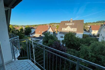 Gemütliche 2-Zimmer-Dachgeschosswohnung mit Loggia & Stellplatz - Nidda