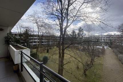 von privat - 12 qm Südbalkon, ruhige Innenhoflage, 50 m zur U-Bahn - München Ramersdorf-Perlach