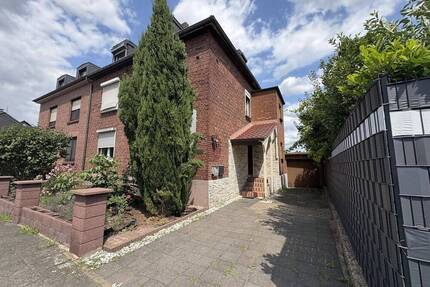 Moderne Ausstattung in einem traditionellen Haus in Moers-Scherpenberg