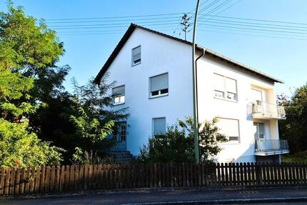 Modernisiertes 3-Parteien-Mehrfamilienhaus mit Balkonen u. Garten - Asbach-Bäumenheim