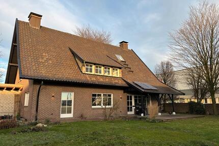 Kernsaniertes Einfamilienhaus auf großem Grundstück - Borken