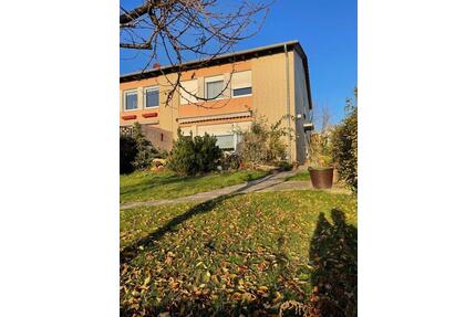 Doppelaushälfte provisionsfrei(!) mit zwei Stellplätzen + Garage - Helmstedt