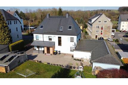 Großzügiges Wohnhaus mit Ausbaureserve, Nebengebäude und großem Grundstück - Lichtenberg
