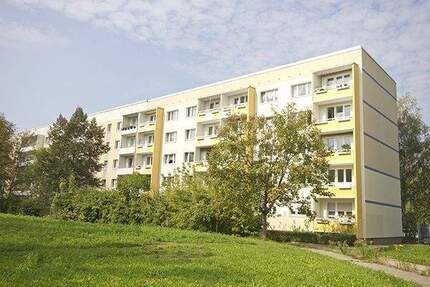 In der Herrichtung!3 Räume in der 3. Etage mit Balkon in schöner Lage! - Halle (Saale) Südstadt