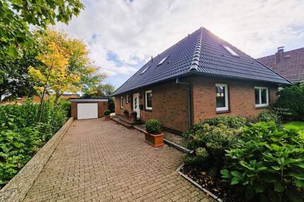 ** Modernisierter und gepflegter Walmdachbungalow in Premium-Lage von Husum **