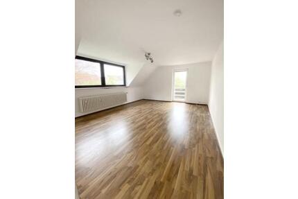 Sanierte lichtdurchflutete 3,5 Zimmerwohnung mit Sonnen Balkon - Oberhausen