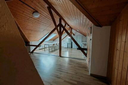 Helle moderne 4-Zimmer-DG-Wohnung (Baujahr 2016) mit Stellplatz - Gachenbach