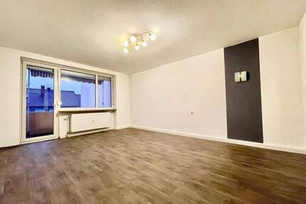 Helle 2-Zimmer-Wohnung mit großem Südwestbalkon & ca. 63,1 qm im obersten Stock - Creußen