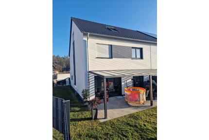 Neuwertige Doppelhaushälfte in bester Lage von RöthenbachPeg. - Röthenbach an der Pegnitz