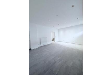 Kernsanierte 4-ZKB Erdgeschosswohnung mit Garten - Wadgassen