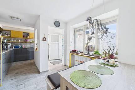 Charmante Doppelhaushälfte mit Garten, Terrasse und viel Potenzial in zentraler Lage von Mühlhausen - Mühlhausen-Ehingen