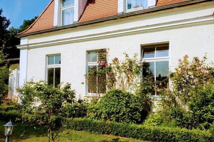 Großzügige EG Gutshaus Wohnung 2,5 Zi. Ofenheizung Terrasse EBK - Taarstedt