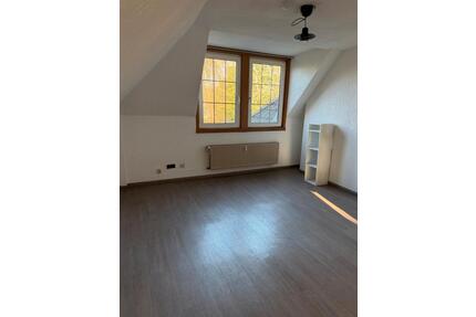 Gemütliche Dachgeschosswohnung mit viel Tageslicht in ruhiger Lag - Gelsenkirchen Gelsenkirchen-Mitte