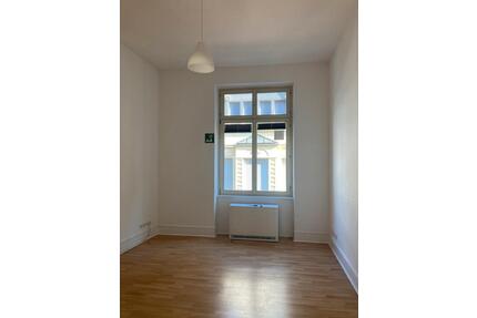 Praxisraum - 640,00&nbsp;EUR Kaltmiete, ca.&nbsp; 16,00&nbsp;m&sup2; in Wiesbaden (PLZ: 65183)