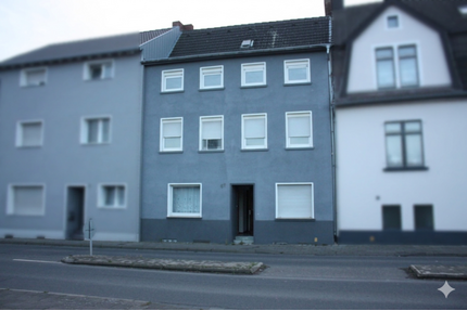 Provisionsfrei* Großzügiges Haus in Bedburg mit Einbauküche, 2 Garagen mit XXL-Terrassenpotenzial & Top-Pendlerlage zu Köln oder Düsseldorf