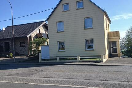 Freistehendes Haus mit 2 Garagen und Werkstatt - Neustadt (Wied) Hombach