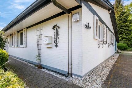 Großer Bungalow mit wunderschönem Garten - Hollenstedt