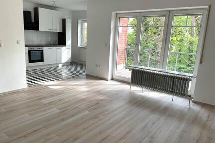 2,5–3 Zi Wohnung mit Balkon & extra Dachstudio & Stellplatz - Achim