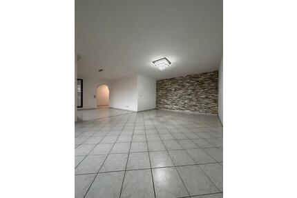 4 Zimmer Wohnung in Nordenstadt mit EBK, Balkon und TG - Wiesbaden Mainz-Amöneburg
