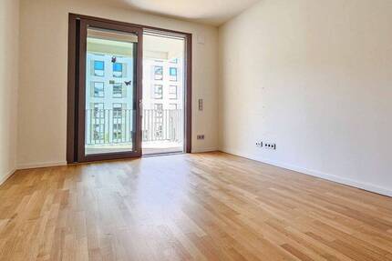 Bezugsfrei & Modern: 2-Zi. Wohnung mit Balkon & TG-Stellplatz - ideal für Singles & Paare - Berlin Friedrichshain
