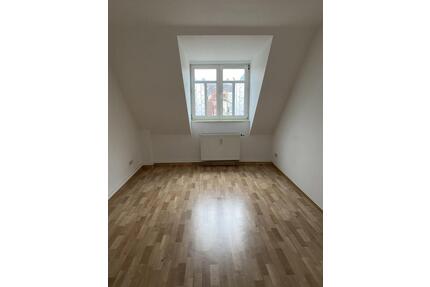 Gemütliche, sonnige 2-Zimmer-Dachgeschosswohnung mit Dachterrasse - Schmölln