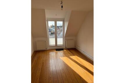 Altbau Wohnung 48 m2 Balkon Keller Dielen hell 3-Parteien 2.OG - Lübeck Sankt Gertrud
