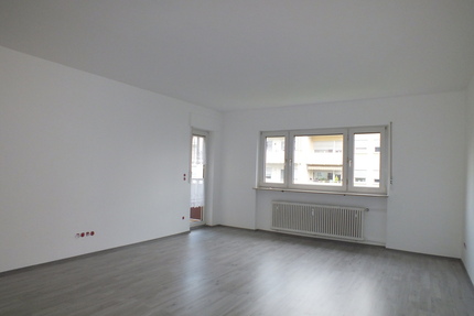 Frisch renovierte 3 Zimmer Wohnung mit ca. 75m² Wohnfläche mit Balkon und Garage - Nauheim